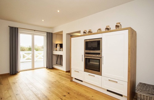 Bergen auf Ruegen Apartment | Tranquil Retreat in the Heart of Rügen - Gutshaus Silvitz