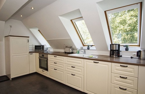 Bergen auf Ruegen Apartment | Tranquil Retreat in the Heart of Rügen - Gutshaus Silvitz