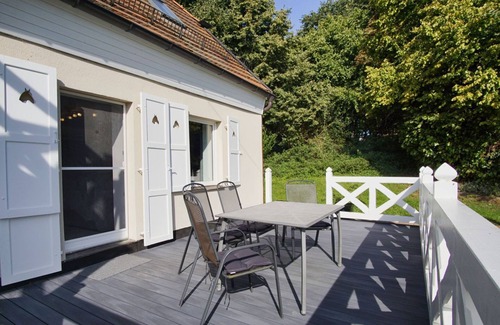 Bergen auf Ruegen Apartment | Peaceful Retreat with Ocean Views at Gutshaus Silvitz