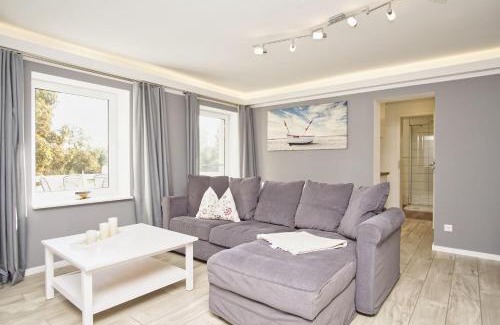 Bergen auf Ruegen Apartment | Idyllic Getaway Near the Beach at Gutshaus Silvitz