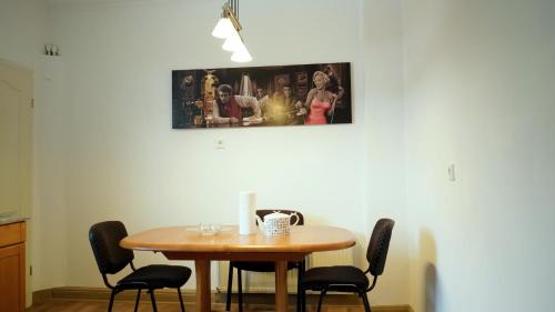Kreyenbruck Apartment | Romantic Getaway with Unique Charm, Pet & Child Friendly