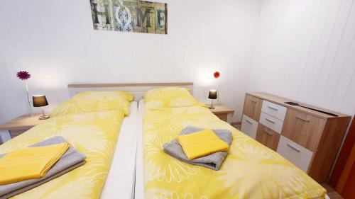 Bad Muskau Apartment | Pet-Friendly Ferienwohnung 1 Grüner Fürst with On-Site Dining