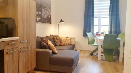 Bad Muskau Apartment | Pet-Friendly Ferienwohnung 1 Grüner Fürst with On-Site Dining