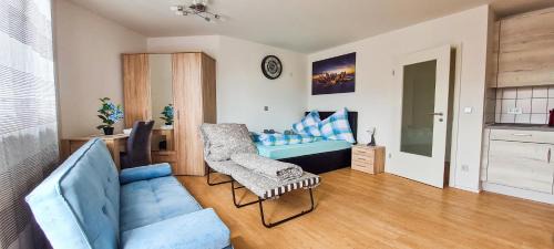 Werderau Apartment | Cozy Retreat with Balcony, Parking & Netflix Access