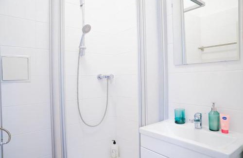 Oberlaa Apartment | Peaceful Apartment Near U-Bahn for Family Getaways
