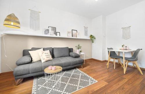Mariatrost Apartment | Quiet Apartment Near Park with Free Parking for Families