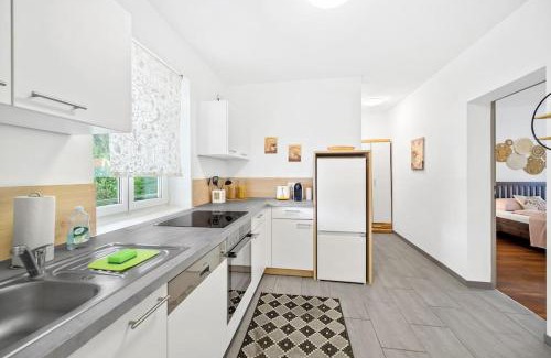 Mariatrost Apartment | Quiet Apartment Near Park with Free Parking for Families