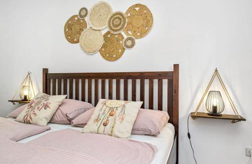 Mariatrost Apartment | Quiet Apartment Near Park with Free Parking for Families