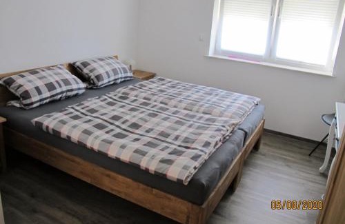 Angersbach Apartment | Serene Room 2: Child-Friendly Stay with Kitchen Amenities