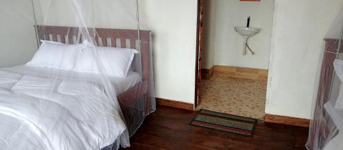 Luhizha House | Ruhija Gorilla Guest House: Pet-Friendly Retreat with Ocean Views