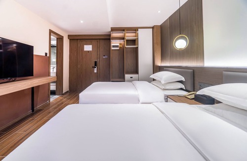 Sanyuanli Hotel | Convenient Ruifeng Hotel Near Railway Station with Breakfast