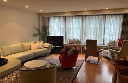Knokke Apartment | Spacious Apartment by the Sea with Ocean View & Parking
