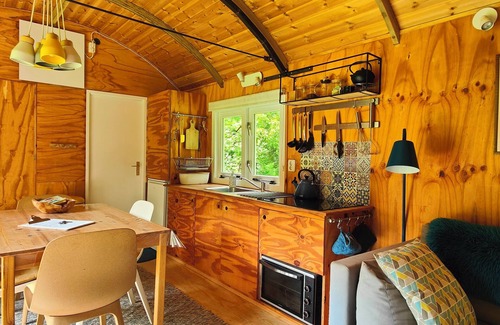Dwingeloo Ski Chalet | Ruime Pipowagen aan het bos in Dwingeloo