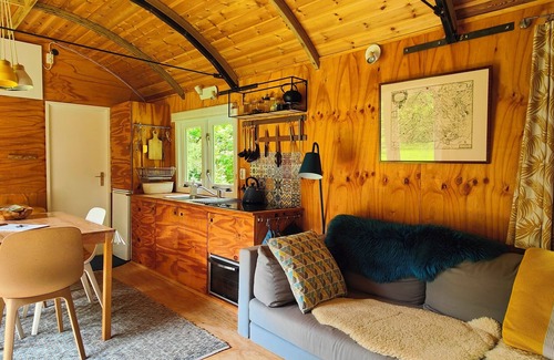 Dwingeloo Ski Chalet | Ruime Pipowagen aan het bos in Dwingeloo