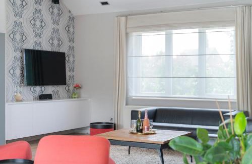 Kuringen House | Spacious Home with Large Enclosed Garden for Your Family