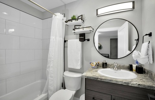 Aztec Apartment | Discover Ruin's View: Family-Friendly Stay in Aztec