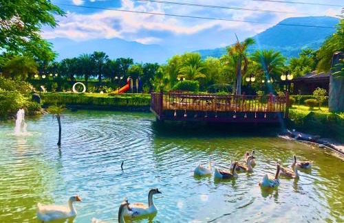 Ruisui Bed & Breakfast | Ruisui Palm Lakes B&B: Cozy Retreat with Hot Tub & Dining