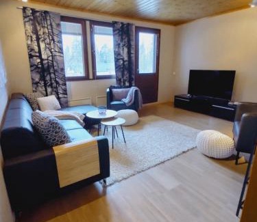 Rukatunturi House | Ruka Kierävä: Pet-Friendly Stay with Ski Tickets & 9/10 Rating
