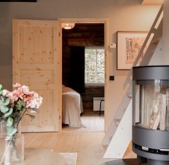 Rukatunturi House | Cozy Ruka Kuukkeli: One Bedroom Loft for Family Getaways