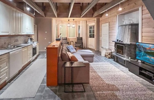 Rukatunturi House | Experience Rukan Taikavuosselin Helmi 8 B with Lake Views