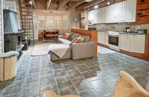 Rukatunturi House | Experience Rukan Taikavuosselin Helmi 8 B with Lake Views