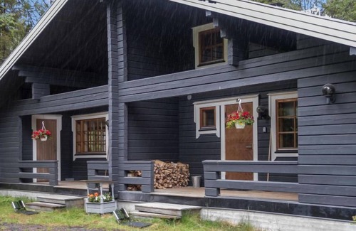 Rukatunturi House | Scenic Rukantaika 1a: Lake View & Spa Retreat for Families