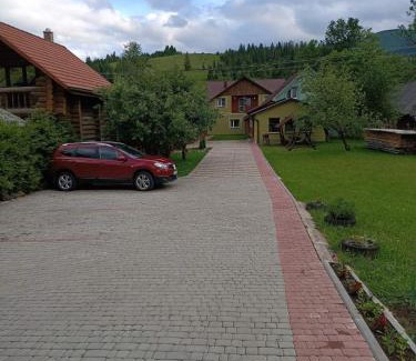 Pylypets Cabin | Pet-Friendly Retreat at Rukavichka - Rated 9.1/10!