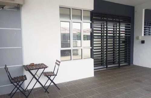 Maran District House | Family-Friendly Stays at RumaaKita D'Jengka Homestay