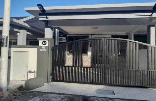 Malacca City House | Convenient Stay at Rumah Armand Tg Minyak Melaka - Family-Friendly