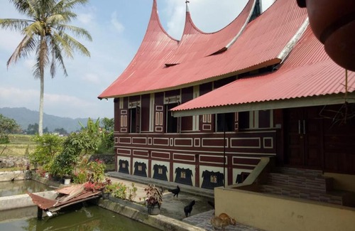 Sumatra House | Guest Rated 9.5: Rumah Gadang Simarasok for Families