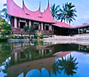 Sumatra House | Guest Rated 9.5: Rumah Gadang Simarasok for Families