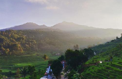 Bandung House | Cozy Rumah Kina Putih: Family-Friendly Retreat
