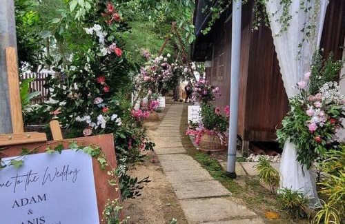 Kampung Ru Muda Ski Chalet | Exceptional Family Retreat at Rumah Melati, Marang