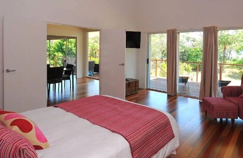 Fraser Coast House | Beachfront Bliss at Rumah Pantai – 10/10 Guest Rated!
