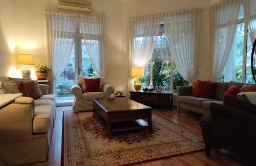Kota Warisan Bed & Breakfast | Relaxing Rumah Putih B&B Near KLIA with Ocean View