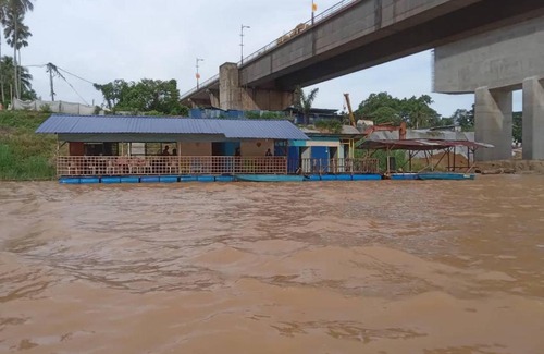 Temerloh Boat Rental | Family-Friendly Houseboat Experience at Rumah Rakit Pak Jamal