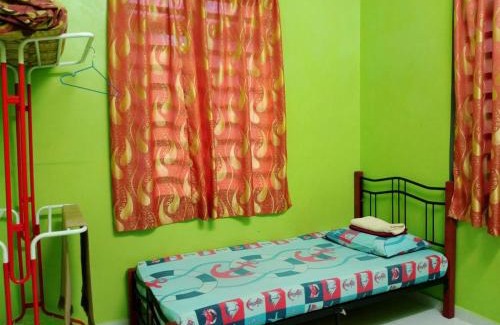 Peramu Jaya Tiga House | Family-Friendly Stay at Rumah Tamu Pekan - 8.3/10 Rating