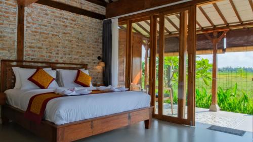 Mambal Villa | Rumah Tengah Sawah