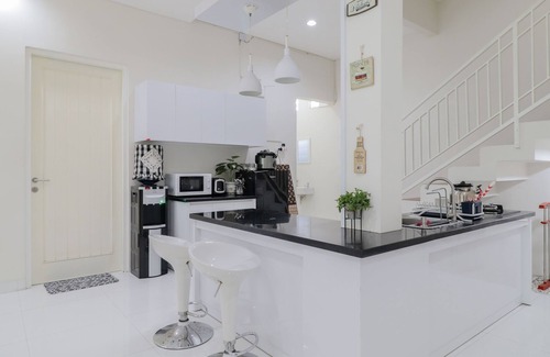Depok Villa | Inviting Rumah Teteh - Seturan with Breakfast & Family Amenities