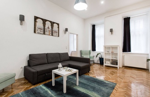 Erzsebetvaros Apartment | Discover Rumbach 7 Apartment with Family-Friendly Amenities