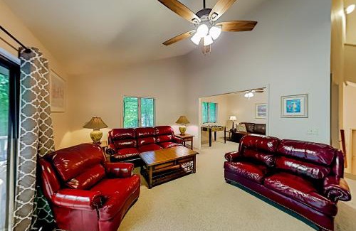 Lake Lure Apartment | Rumbling Bald Resort Unit 2004: Ocean View & Private Beach