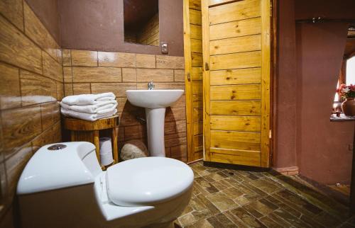 Pisac House | Budget-Friendly Rumi Lodge Pisac: Pet Friendly & Family Welcome