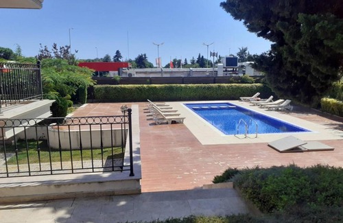 Trakata Apartment | Rumi Place: Family-Friendly Retreat with Pool & Pets Welcome
