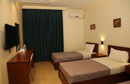 Madaba Hotel | Pet-Friendly Rumman Hotel with Family Amenities & Breakfast