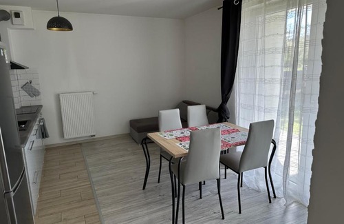 Rumia Apartment | Rumski Zakątek: Garden Level Retreat, Ideal for Families