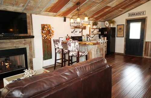 Harper Cabin | Tranquil Run Away Ranch Cabin with Ocean View & Breakfast