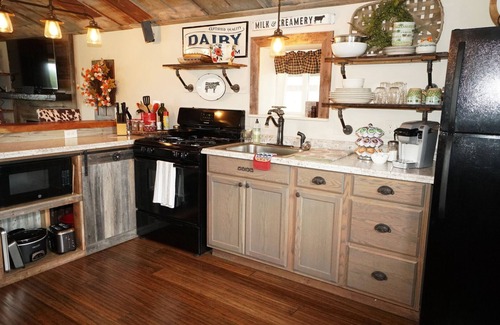 Harper Cabin | Tranquil Run Away Ranch Cabin with Ocean View & Breakfast
