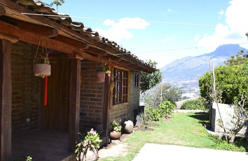 Cotacachi Cottage | Experience Comfort at Runa Tupari Home Stay