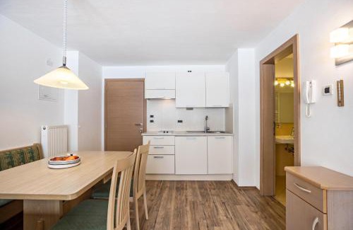 Mareo Apartment | Exceptional Runcac Apt Pla: Family-Friendly Retreat Awaits