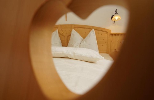 Pedraces Hotel | Discover Comfort at Runcac with Hot Tub & Family-Friendly Perks